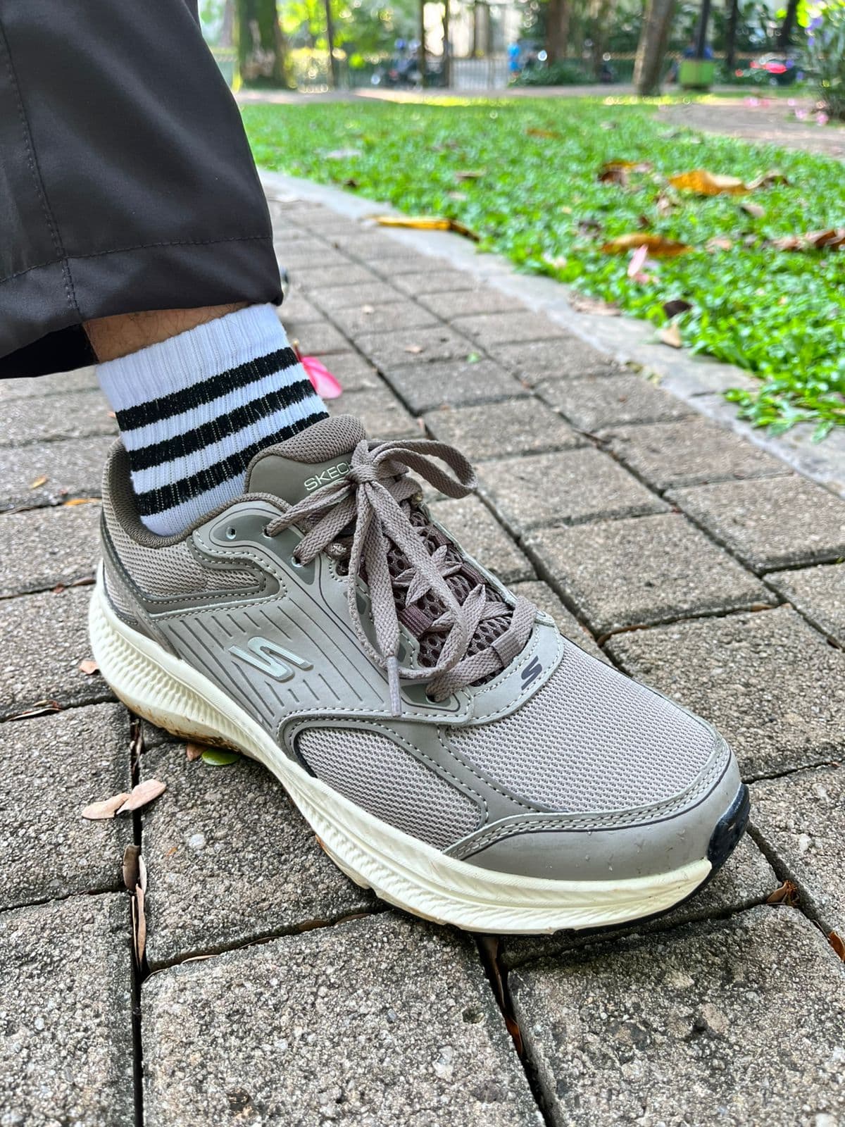 Rekomendasi Sepatu Joging 2025: Skechers Go Run Consistent — Langkah Enteng, Mood Naik, PR Jarak Tercapai